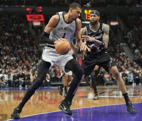 文班亚马12+8&amp;5帽福克斯20分 马刺击败猛龙迎十连胜