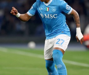 意甲炸裂！麦克托米奈闪电破门，那不勒斯四连胜狂飙，孔蒂率队剑指榜首，米兰瑟瑟发抖！