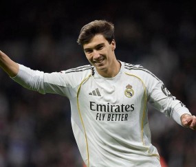 西甲最新积分榜发布：皇马4-1大胜逆转巴萨登顶，维尼修斯状态火热