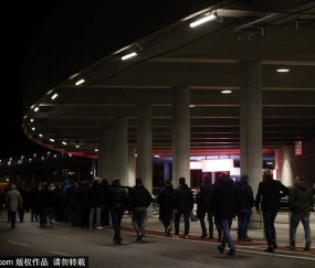 凯恩稍作调整刁钻远射破门，拜仁2-0领先不莱梅