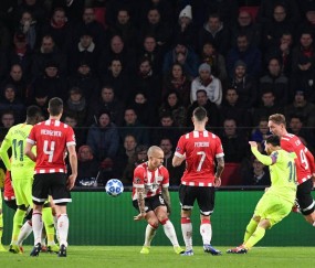 三连冠后必卖核心？6000万标价背后，埃因霍温陷冠军即拆队魔咒