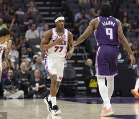 埃奇库姆38+11雷诺空砍30分 76人胜国王