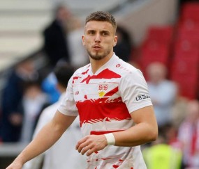 25岁德国悍将双响炮助斯图加特4-0大胜沃尔夫斯堡，逼近德甲前二