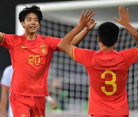 李镇全将被德甲狼堡队以490万转会费引进，重庆球迷祝福回应，却是假新闻