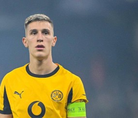 曼联夏窗卖人加节省工资有望获2亿！可增加引援，考虑签多特铁卫