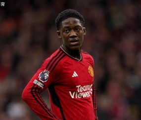 曼联中场新组思路来：梅努B费续约观望未来，樱桃拦截人进入视野