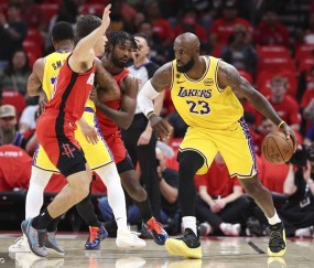 杜兰特伤缺詹姆斯29+13 斯马特21分湖人加时胜火箭夺赛点